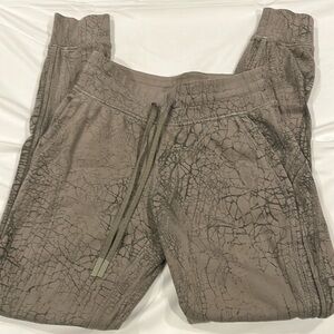 Lululemon thread dye joggers